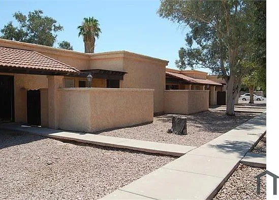 725 N Arrowhead Dr — Photo 2