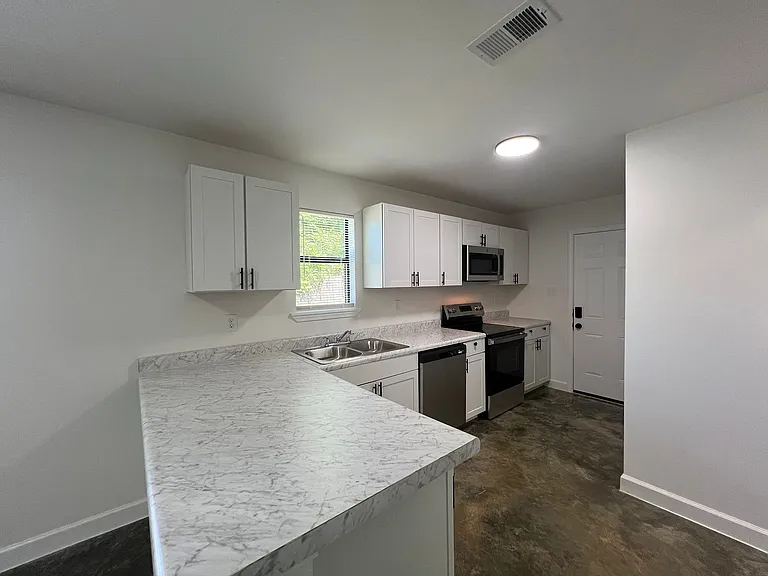 25 E Biscayne Rd — Photo 3