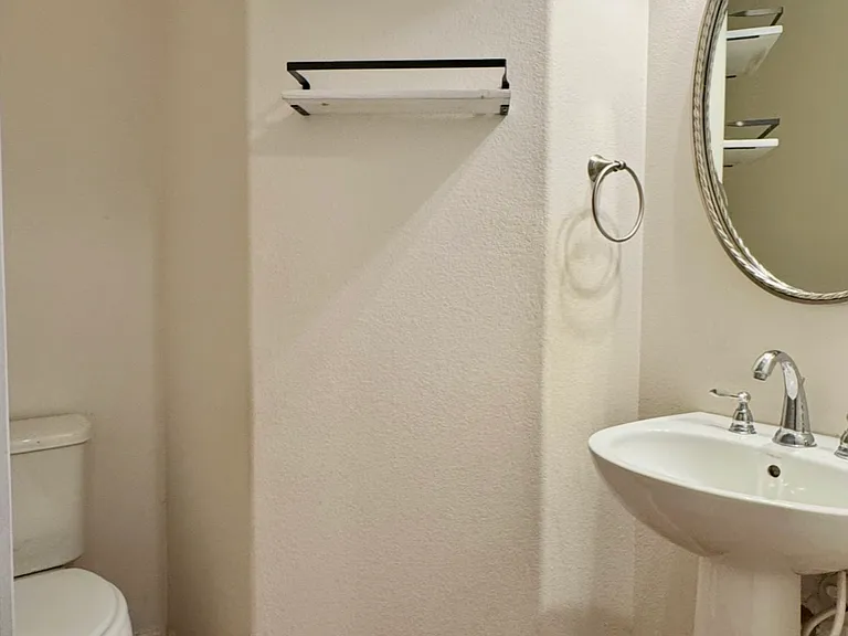 1876 Champagne Ct #5 — Photo 24