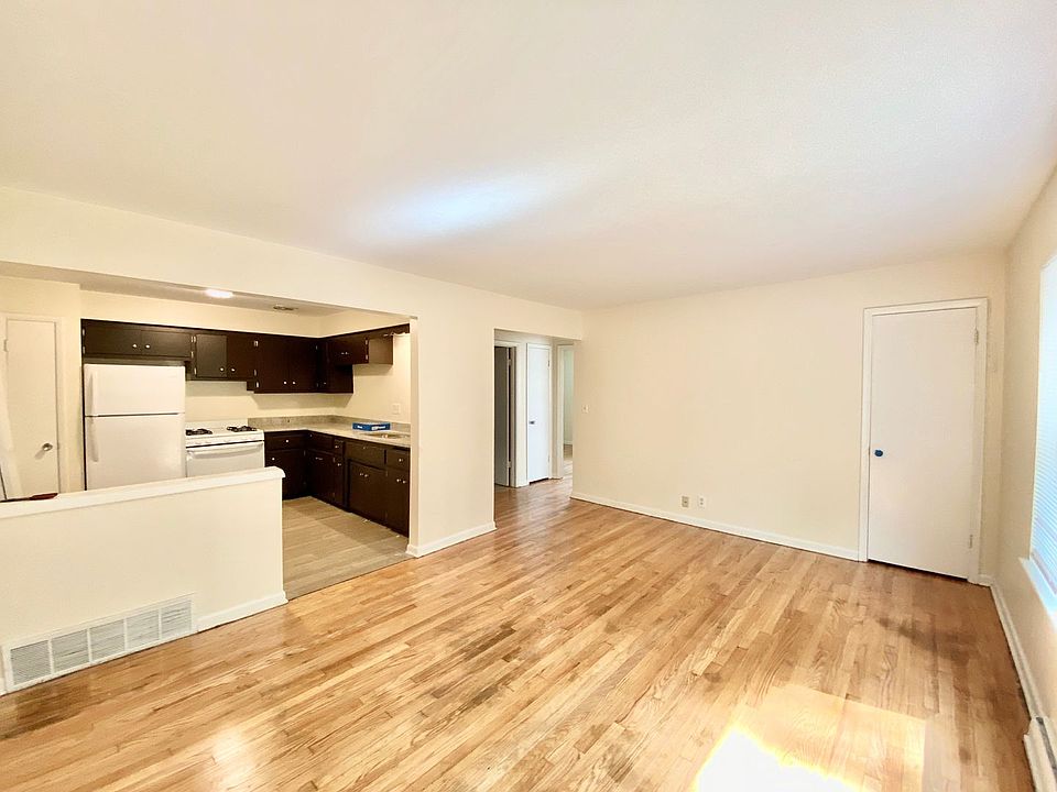 1st image of 3051 W Fardale Ave #4