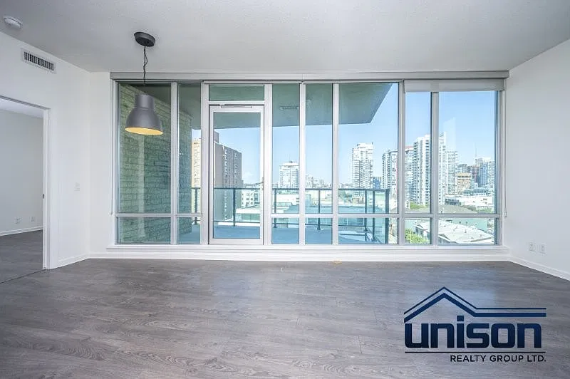 2 bed, 979 sqft, $2,050 — Photo 3