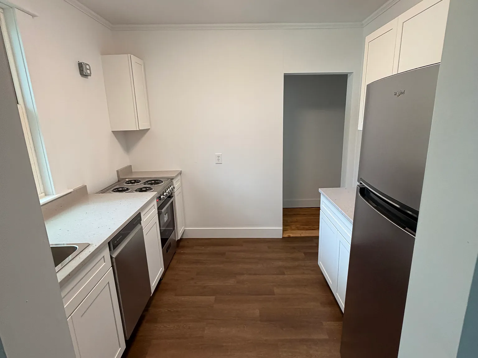 3 bed, 1100 sqft, $2,100 — Photo 3