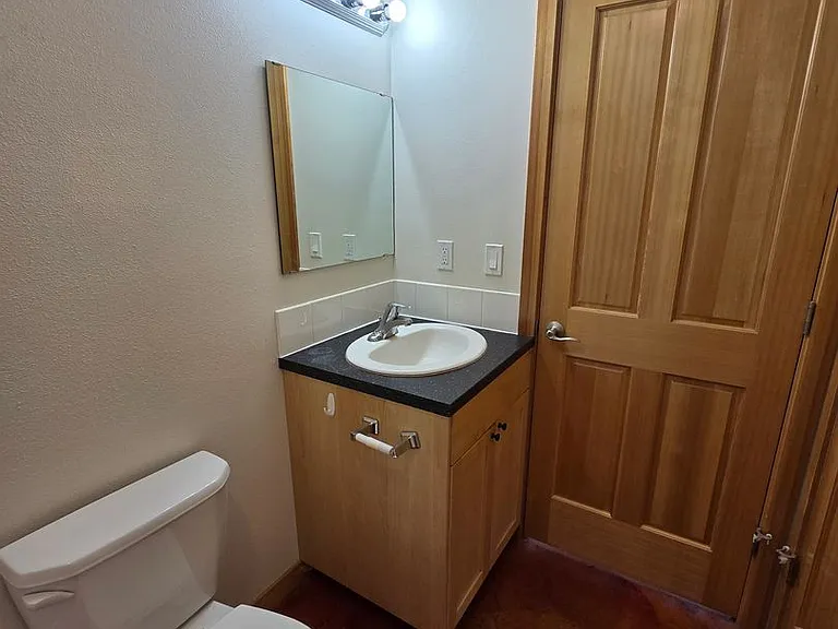 132 SW Avery Ave — Photo 4