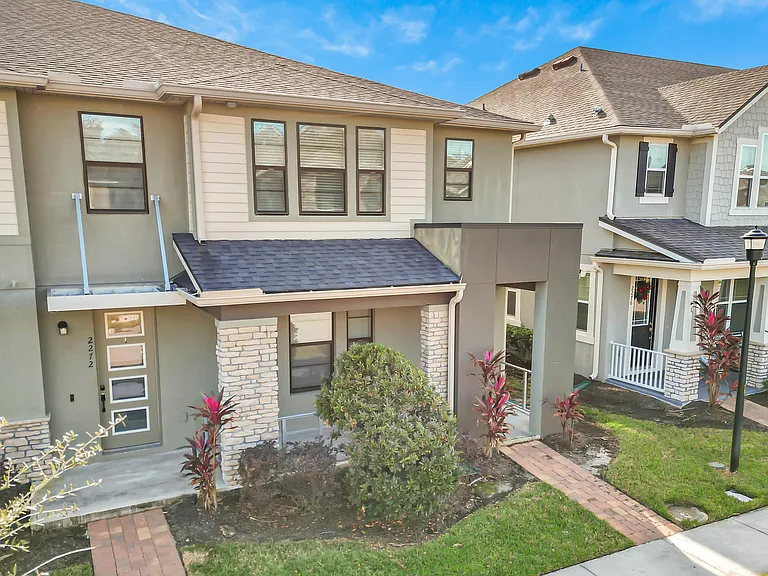 2274 Centerra Loop — Photo 2