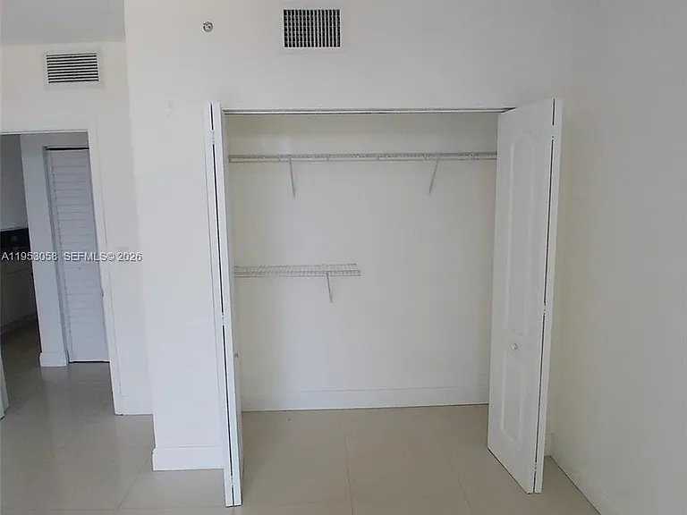 425 NE 30th St #203 — Photo 7