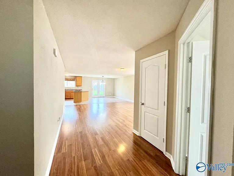 142 Vancouver Rd — Photo 3