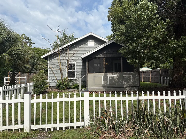 350 N Lakeview Dr #A — Photo 1
