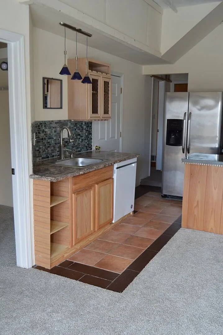 Spacious Home in Quiet Neighborhood — Photo 4