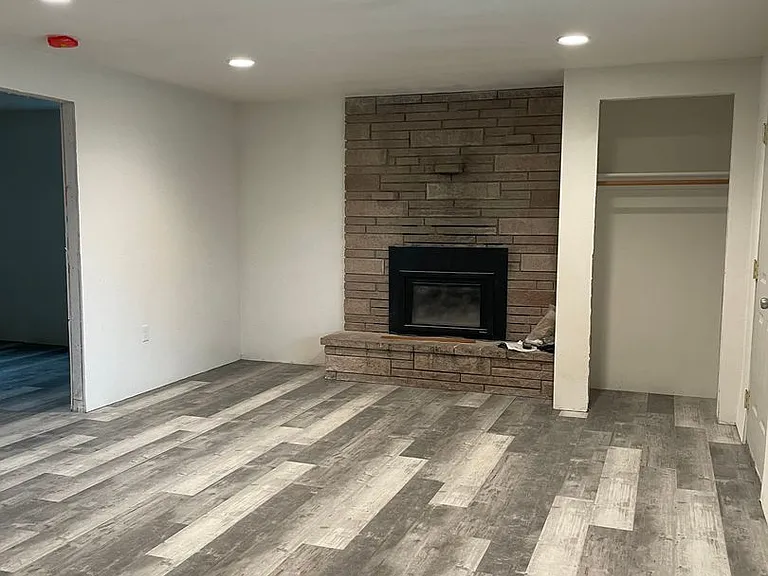 1190 N Mountain View Rd — Photo 13