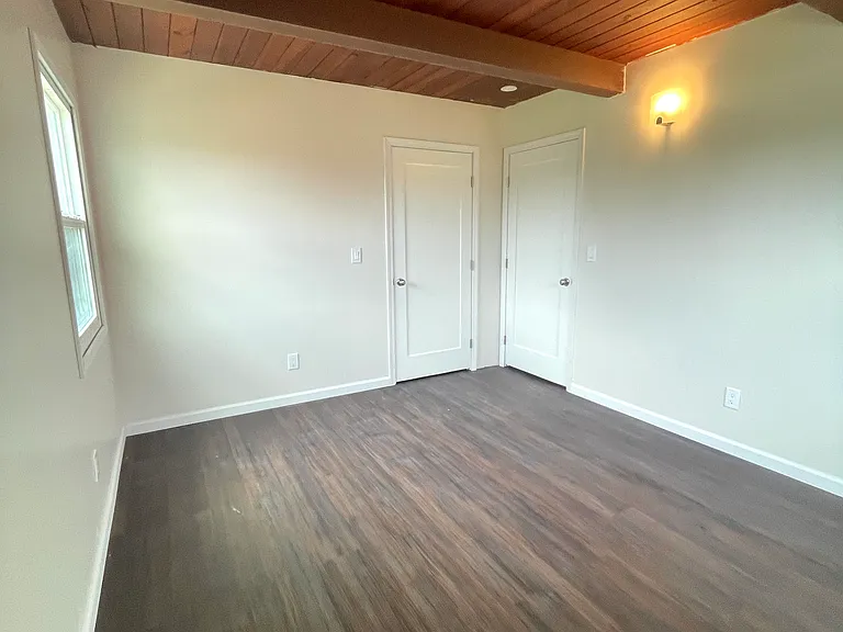914 N Thornburg St — Photo 11