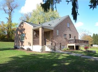 568 Moon Clinton Rd, Coraopolis, PA 15108