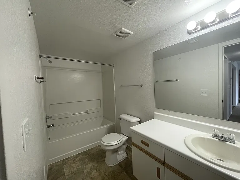 Thornridge Apartments — Photo 52