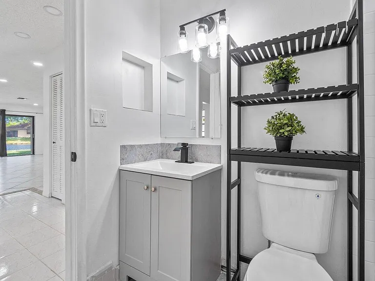 1620 Granfern Ave #1620 — Photo 16