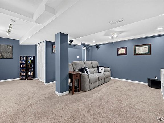 4th image of 404 Silver Maple Ct