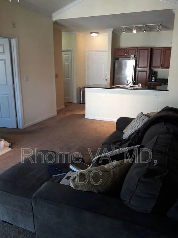 1 bed, 1.0 bath, 731 sqft, $1,900 — Photo 2