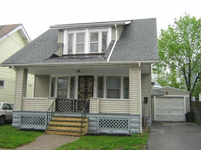 10714 Greenlawn Ave photo 1