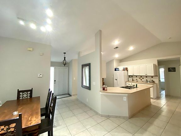 4th image of 1094 Raintree Ln
