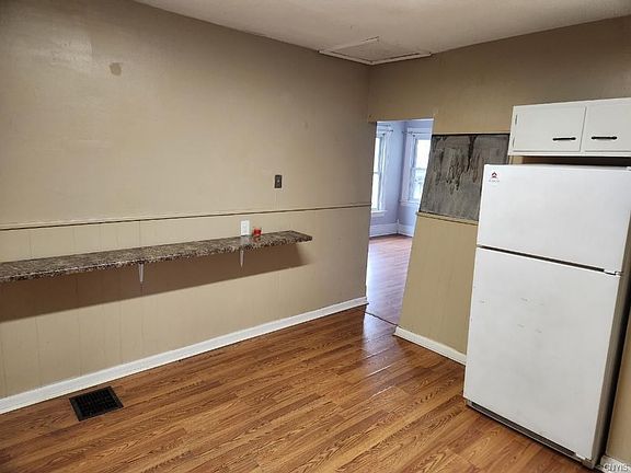 3rd image of 724 Lemoyne Ave #24