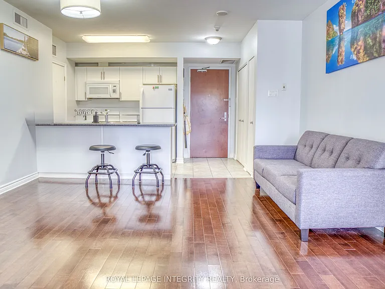 234 Rideau St #707 — Photo 8