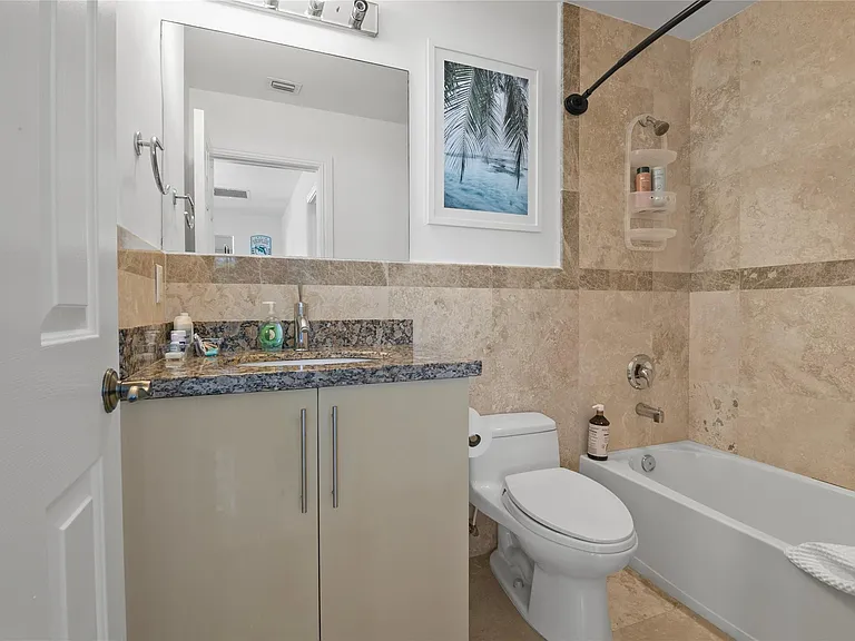 732 NE 15th Ave — Photo 36