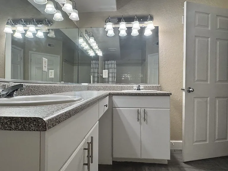 204 E South St #4056 — Photo 15