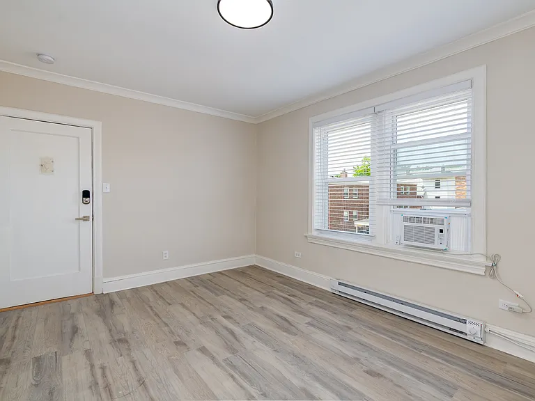 4963 Winona Ave — Photo 10