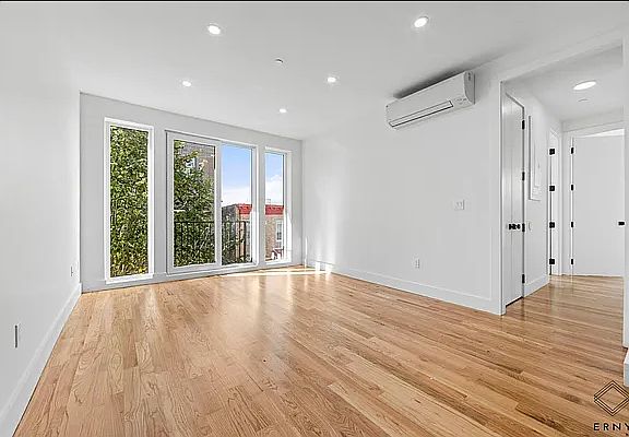 4th image of 271 E 28th St #2B