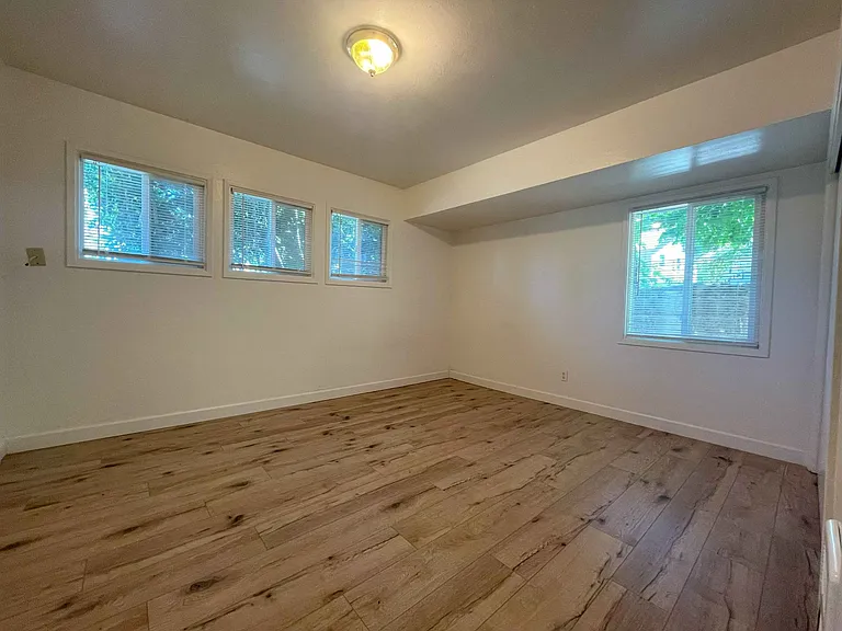 125 Berryman St — Photo 8