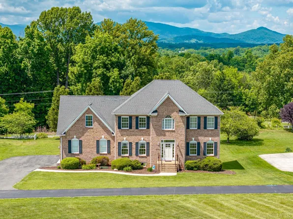 1072 Sandbury Ct, Forest, VA 24551
