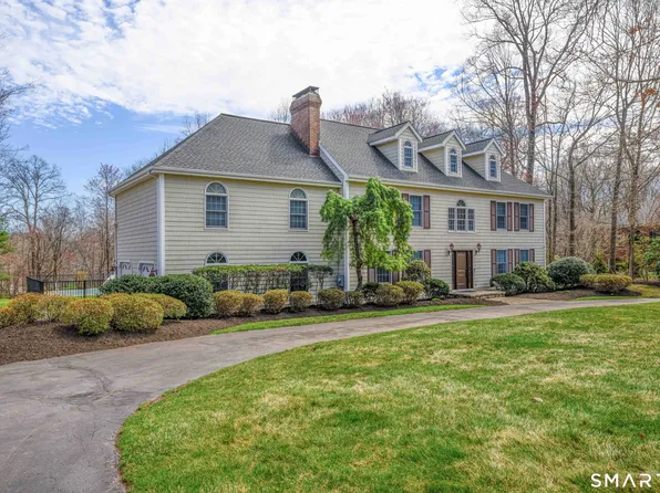 3 Lancelot Way, Hamden, CT 06518