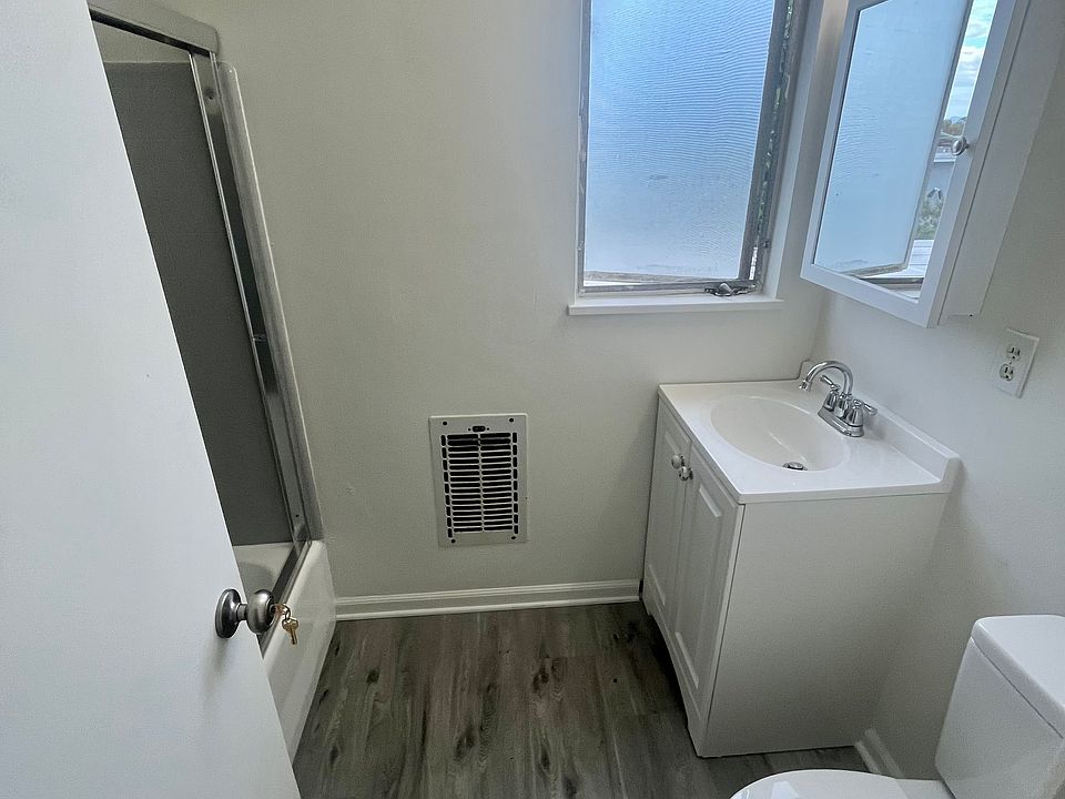 2nd image of 2301 31st St APT D