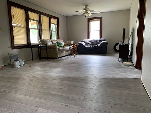 2nd image of 108 W Park St