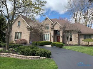 8780 Oak Valley Rd, Holland, OH 43528