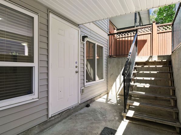 2 bedroom rental in Surrey — photo 14