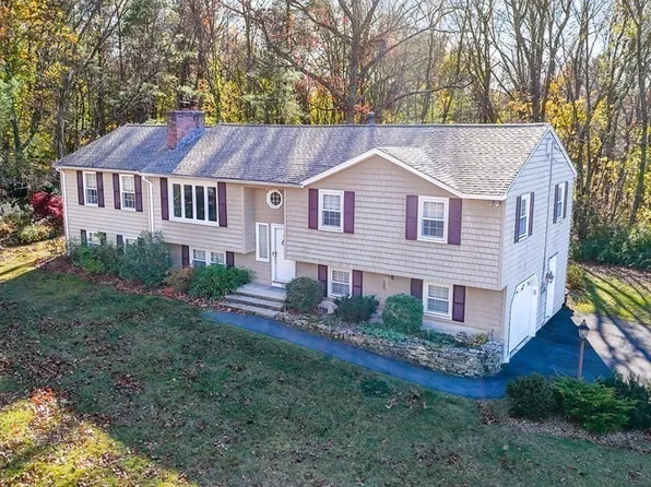 77 Village Dr, Dracut, MA 01826