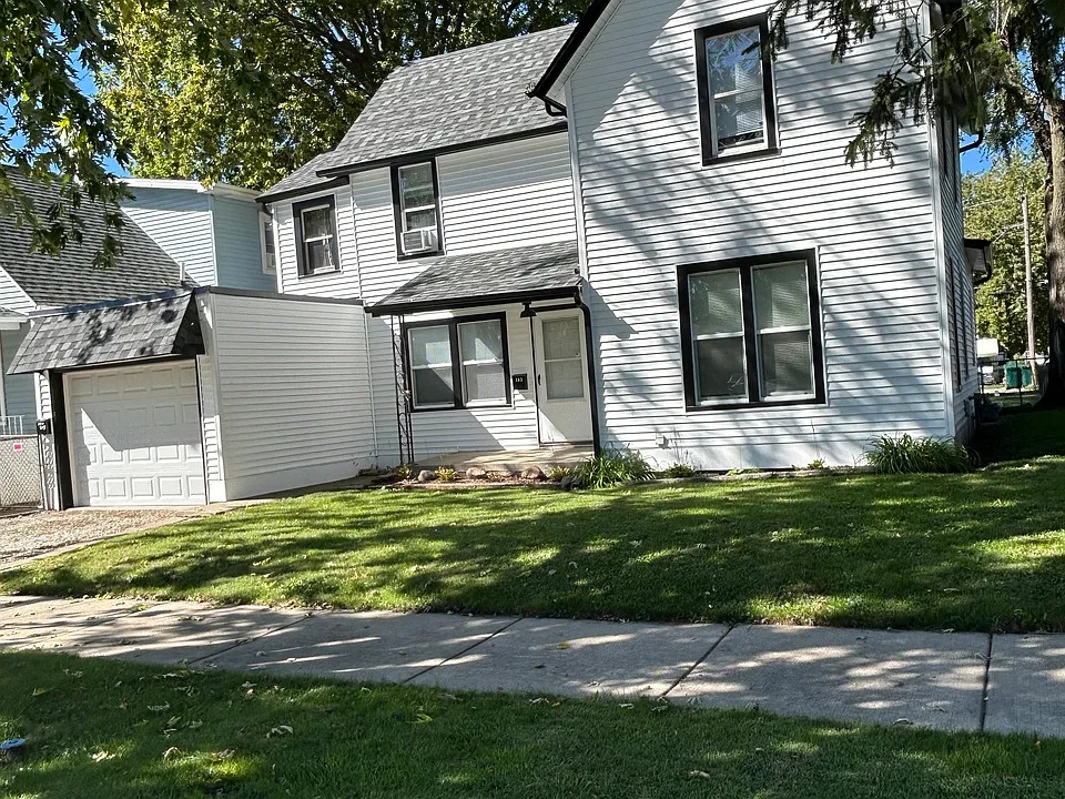 S Blaine Ave