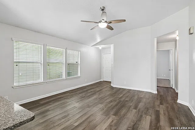 3 bed, 2.0 bath, 1315 sqft, $1,695 — Photo 3