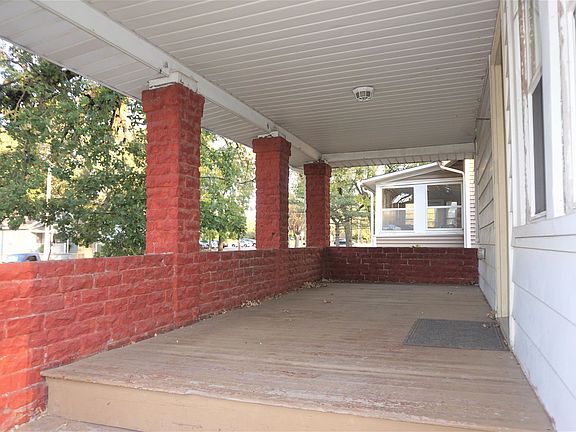4th image of 348 Fair Oaks Blvd