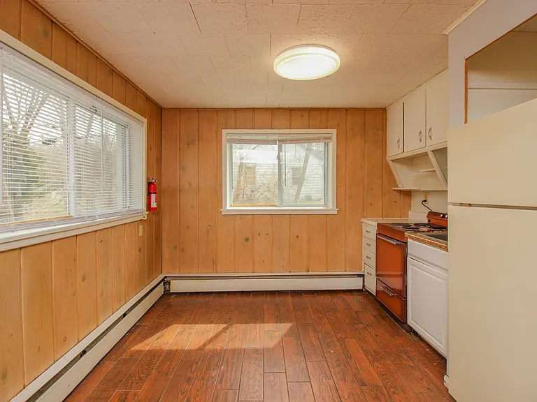 68 Fyfer Pl — Photo 1