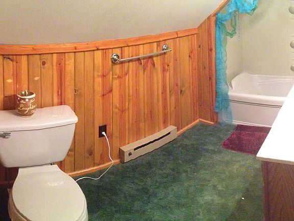 2nd image of 653 S Oak St #1