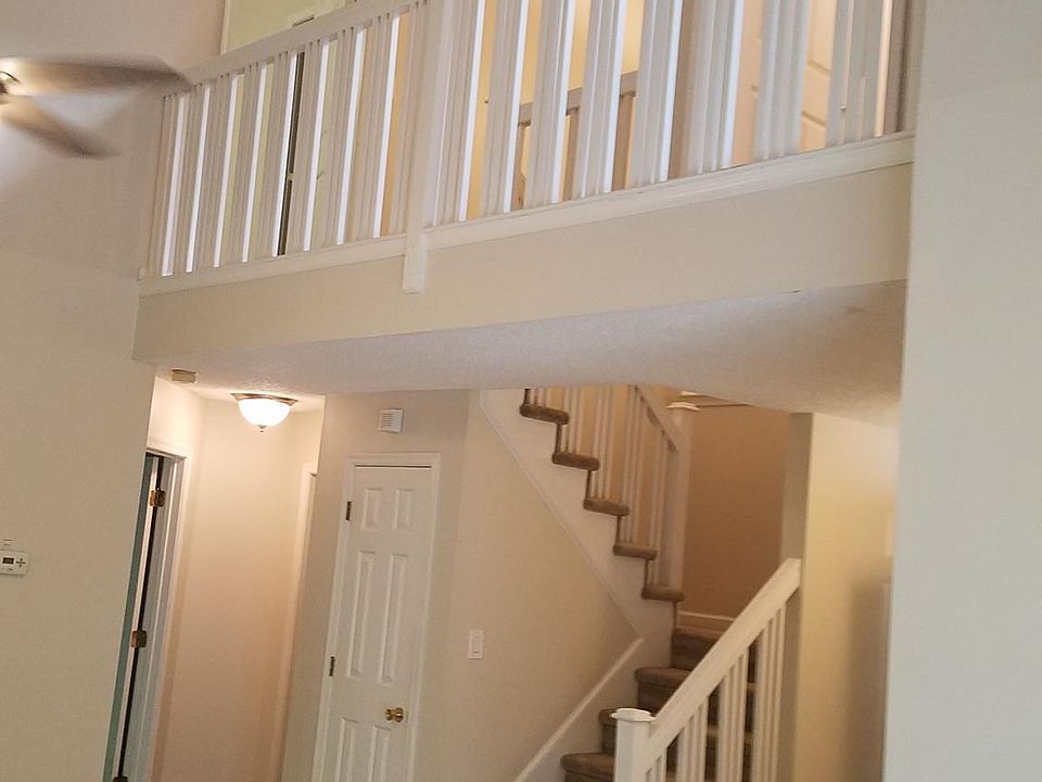 Vaulted Ceilings w/new Fan/Lights