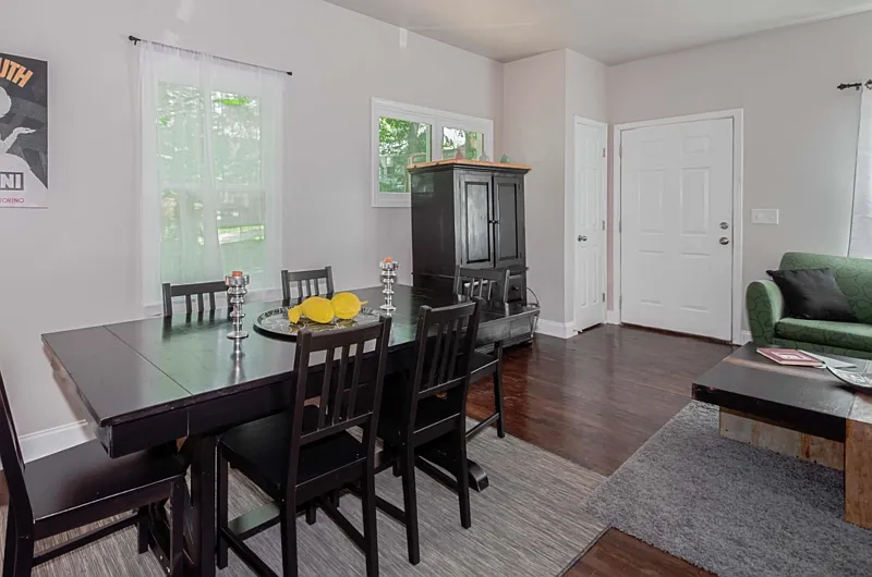 2 bed, 2.0 bath, 1200 sqft, $2,360 — Photo 4