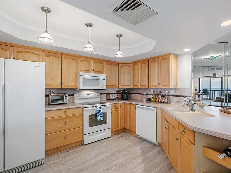 9550 S Ocean Dr #4 — Photo 6
