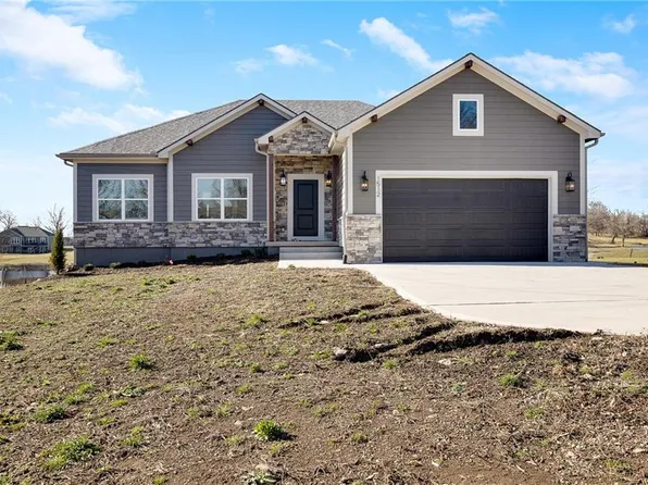 1512 Country Club Dr, Pleasant Hill, MO 64080