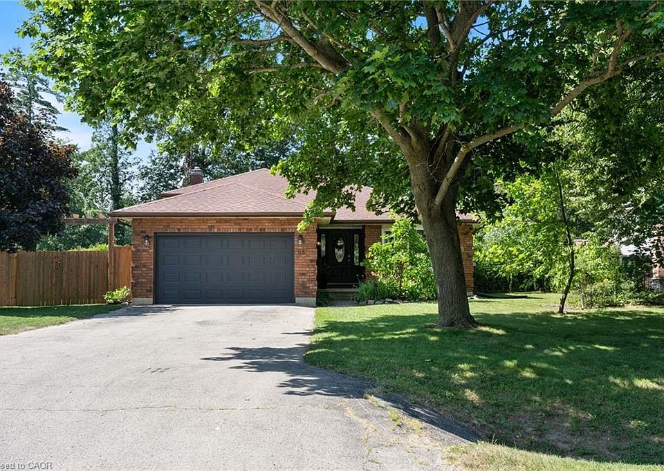 1st image of 68 Lyndhurst Ave