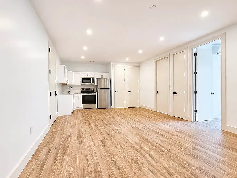 452 E 26th St #3B — Photo 5