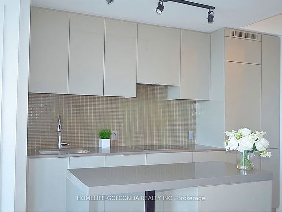 5th image of 7 Grenville St Unit 5001