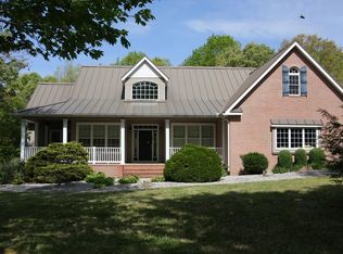 734 Ridge Top Dr, Jamestown, TN 38556
