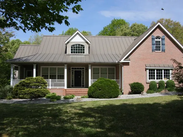 734 Ridge Top Dr, Jamestown, TN 38556