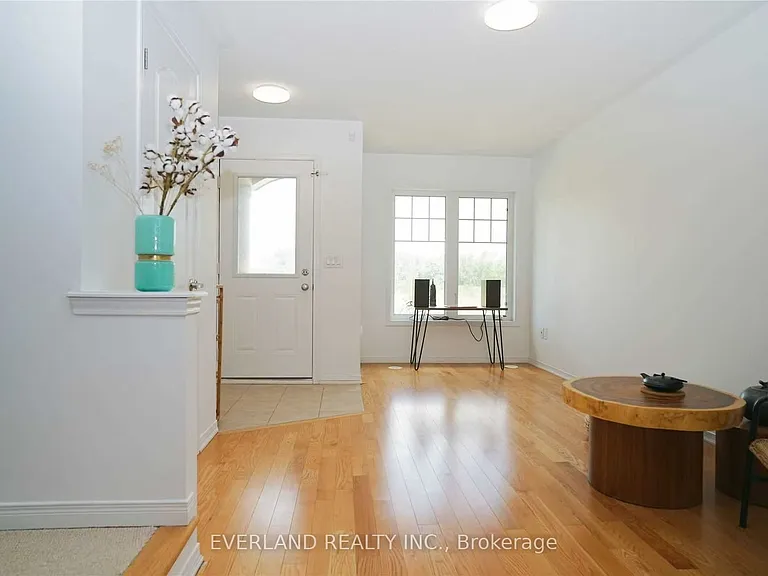 5267 Major Mackenzie Dr E — Photo 5